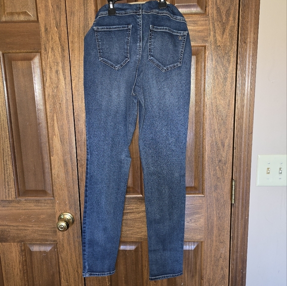 Maternity STRETCH Skinny Jeans, Secret FIT Tummy Panel Size: Medium | 30" inseam - Picture 9 of 12